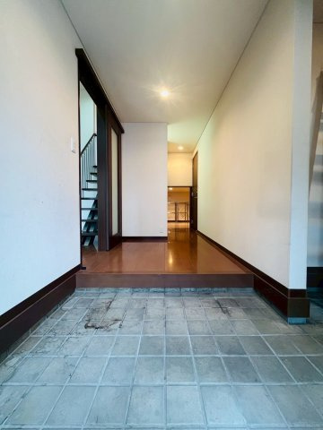 高崎市下中居町中古戸建の玄関