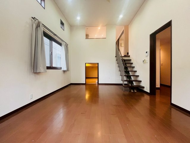 高崎市下中居町中古戸建の居間・リビング