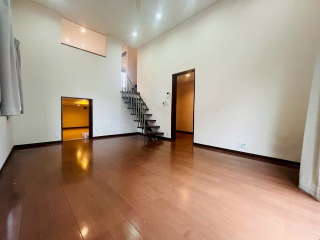 高崎市下中居町中古戸建の居間・リビング