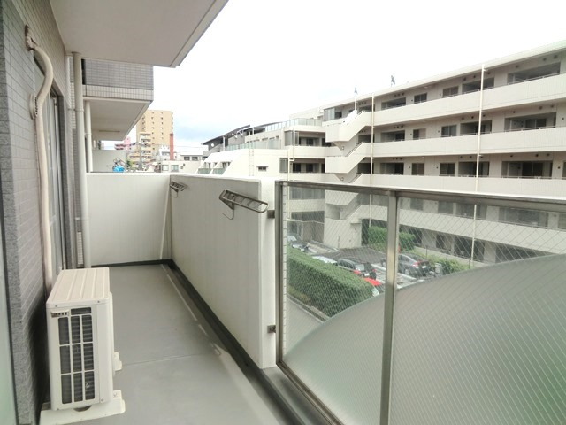 さいたま市浦和区常盤１０丁目の賃貸マンションのバルコニー