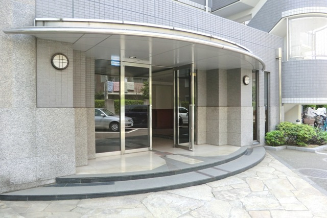 さいたま市浦和区常盤１０丁目の賃貸マンションのエントランス