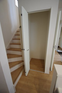 【収納】 | 【仲介手数料無料！！】府中市栄町1丁目　新築戸建て（全1棟）1号棟　5869万円 | キッチン横に収納があります。