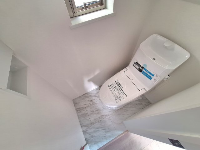 【トイレ】 | 足立区青井４丁目　新築戸建 | 青井駅徒歩８分の新邸！車庫付き、所有権の３LDKです♪ご内覧可能となりました！