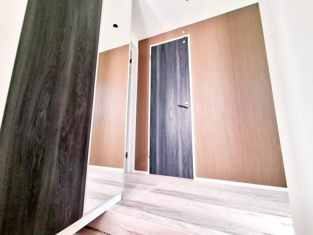 【玄関】 | 足立区青井４丁目　新築戸建 | 青井駅徒歩８分の新邸！車庫付き、所有権の３LDKです♪ご内覧可能となりました！