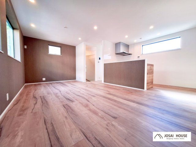 【居間・リビング】 | 足立区青井４丁目　新築戸建 | 青井駅徒歩８分の新邸！車庫付き、所有権の３LDKです♪ご内覧可能となりました！