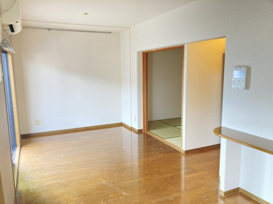 新座四季タウンC館の居間・リビング