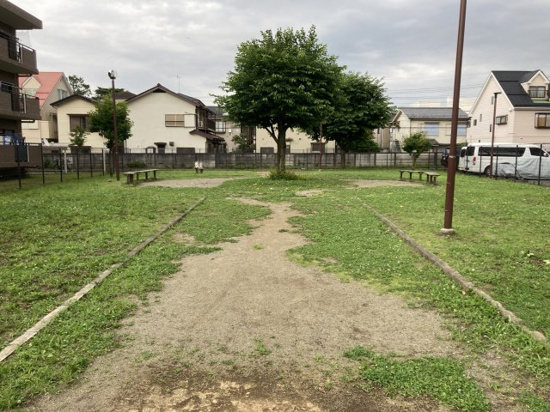 新座四季タウンC館の庭