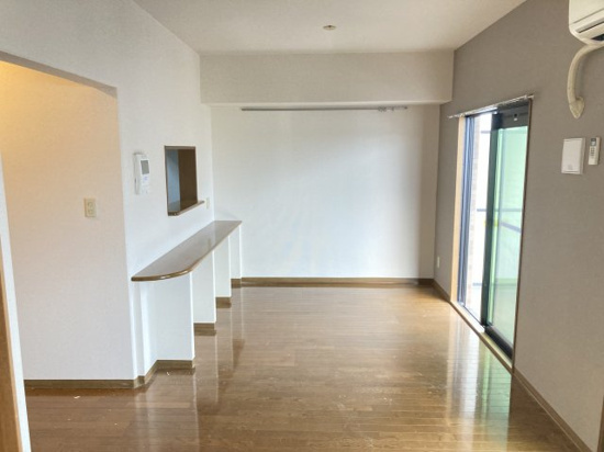 新座四季タウンC館の居間・リビング