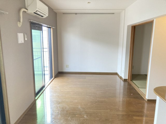 新座四季タウンC館の居間・リビング