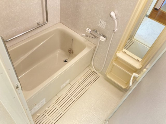 新座四季タウンC館の浴室