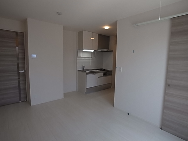 サニーシティーの洋室