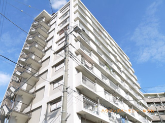 【外観】 | オートロックの入口には、管理員さんのお部屋があり防犯面も安心のマンション