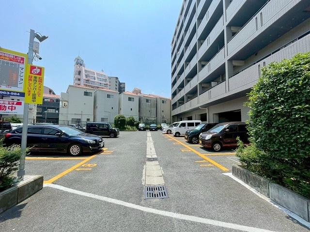 デセンテ上新庄の駐車場
