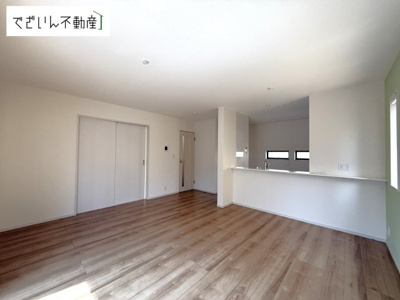 【居間・リビング】 | 鴻巣市小松1丁目　中古住宅   | 現地(2025年7月撮影)