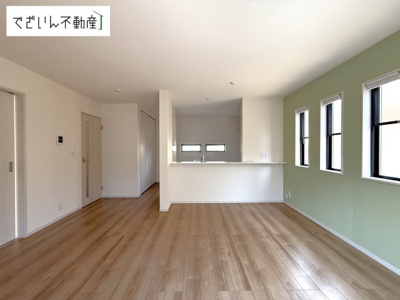 【居間・リビング】 | 鴻巣市小松1丁目　中古住宅   | 現地(2025年7月撮影)