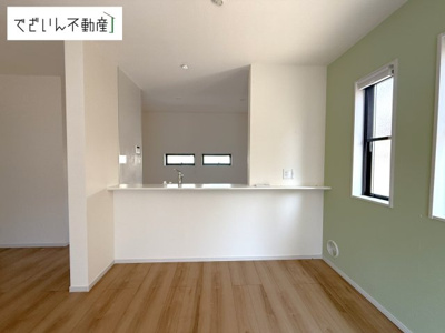 【居間・リビング】 | 鴻巣市小松1丁目　中古住宅   | 現地(2025年7月撮影)