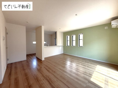 【居間・リビング】 | 鴻巣市小松1丁目　中古住宅   | 現地(2025年7月撮影)