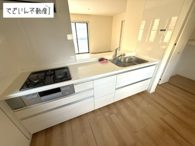 【キッチン】 | 鴻巣市小松1丁目　中古住宅   | 現地(2025年7月撮影)