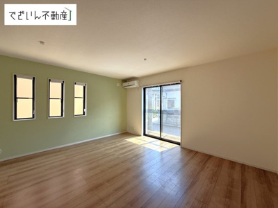 【居間・リビング】 | 鴻巣市小松1丁目　中古住宅   | 現地(2025年7月撮影)