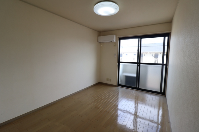 グリーンハイツ Ⅰの居間・リビング|リビング全景（エアコン付）