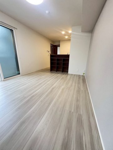 ラ・メゾン三保町の居間・リビング