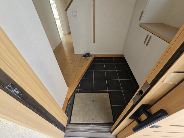 神戸市西区玉津町西河原の一戸建ての玄関