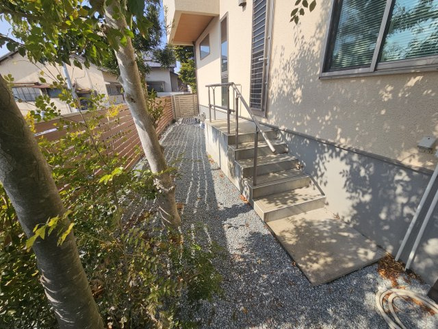 神戸市西区玉津町西河原の一戸建ての庭