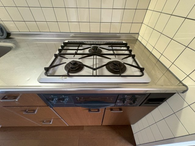 加藤マンションのキッチン|コンパクトなキッチンで掃除もラクラク