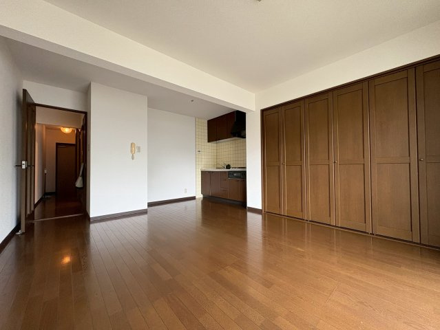 加藤マンションの居間・リビング|使いやすい居間です