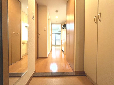 【玄関】 | プレサンス桜通アベニュー | 収納が完備されているのでご家族の靴がスッキリ片付きます。
家の顔となる部分なので綺麗な状態でお客様を迎えられるのは嬉しい要素です♪
