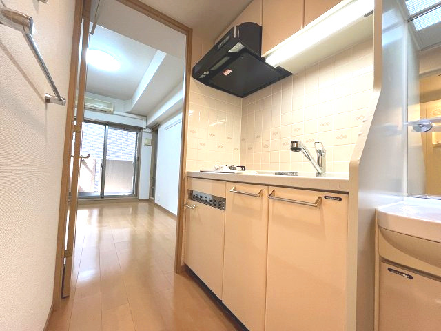 プレサンス桜通アベニューのキッチン|限られた空間を最大限に。使いやすさを追求した機能的なミニキッチン。