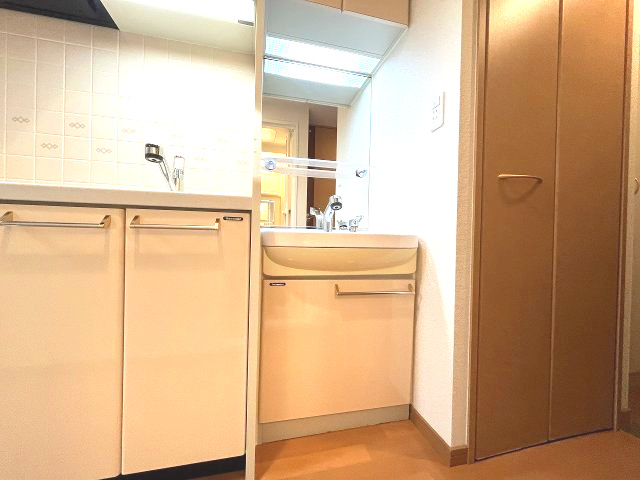 プレサンス桜通アベニューの独立洗面台|スペースの広い独立洗面化粧台はゆっくりと身支度を整えることが可能です！