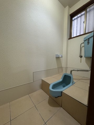 諸岡3丁目倉庫付事務所のトイレ