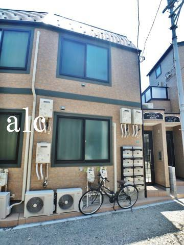 中野区中央１丁目のアパートのエントランス