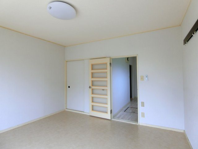 コウシンハイツの洋室