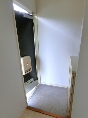 コウシンハイツの玄関