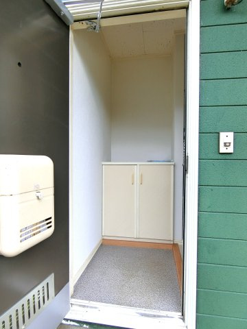 コウシンハイツの玄関