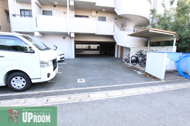 Chez-Soi M　(シェソワエム)の駐車場