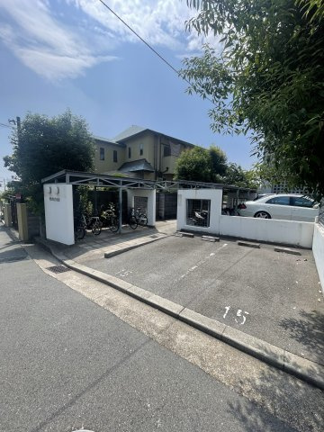 グランドメゾン須磨の駐車場