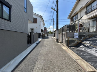 【前面道路含む現地写真】 | 南側4m公道面し陽当り・通風良好
2025年8月8日撮影