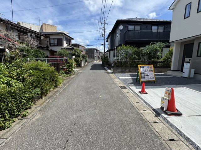 松戸市八ケ崎４丁目新築戸建（八ヶ崎4丁目24-1期）の前面道路含む現地写真|北西側前面道路