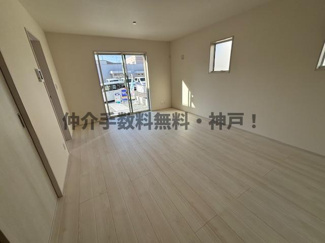 【居間・リビング】 | 神戸市垂水区福田5丁目　新築戸建　仲介手数料無料！ | ゆったりとした居間です