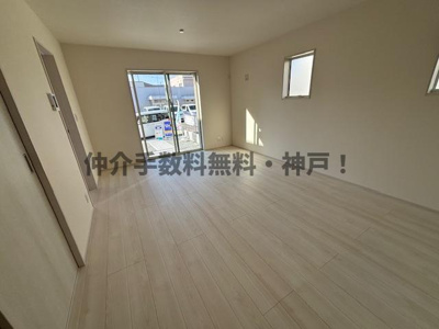 【居間・リビング】 | 神戸市垂水区福田5丁目　新築戸建　仲介手数料無料！ | ゆったりとした居間です