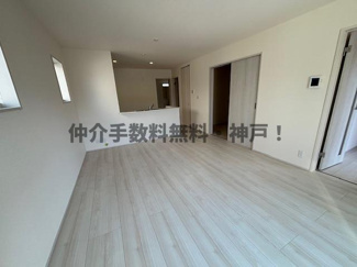 【居間・リビング】 | 神戸市垂水区福田5丁目　新築戸建　仲介手数料無料！ | リビングです