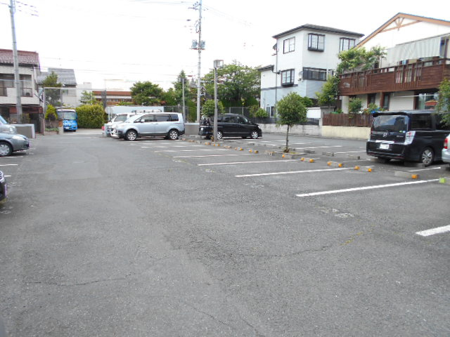 ルクソル浦和の駐車場