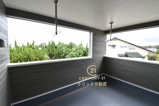 Cradlegarden　 北茨城市中郷町粟野　第1　2のバルコニー|インナーバルコニーは洗濯物外干し派の強い味方！天気が変わりやすい季節の外出も安心です。外出が難しい日に出るだけでも気分転換になる、嬉しいスペースです。