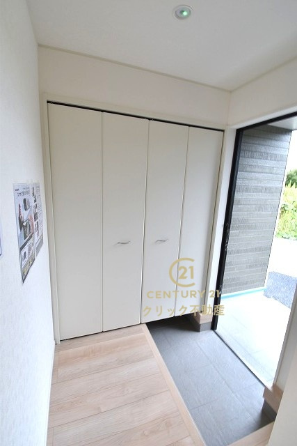 Cradlegarden　 北茨城市中郷町粟野　第1　2の玄関|たっぷり入る玄関収納です！扉の中は可動棚ですので、用途に合わせて高さを自由に変えることができます。