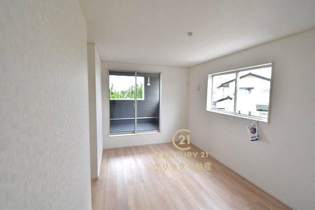 Cradlegarden　 北茨城市中郷町粟野　第1　2の洋室|フローリングなので重い家具も置けます。カーテンと家具を揃えるなどして、お好みのインテリアを楽しむことができます。収納スペースは全室に配備しております。