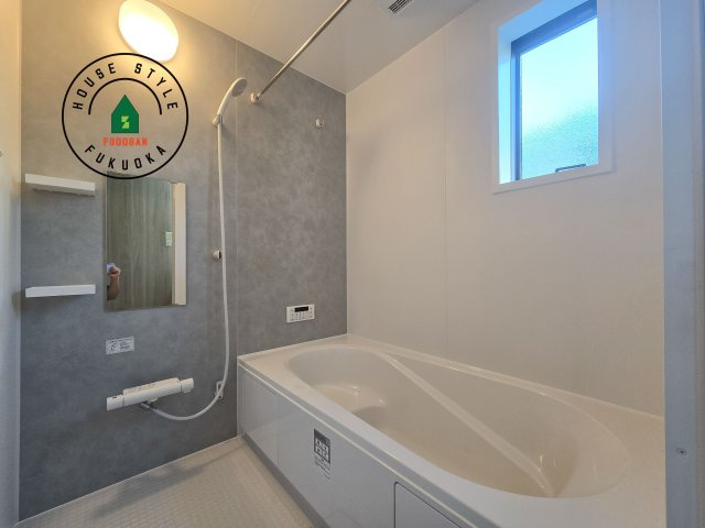 福岡市東区松崎3丁目第1-1棟（1号棟）の浴室|1日の疲れを癒してくれる広々バスルーム。雨の日のお洗濯にも大活躍な浴室乾燥機付です！