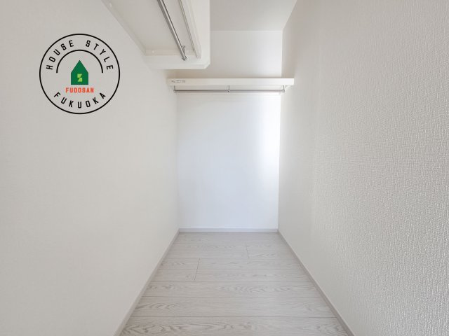 福岡市東区松崎3丁目第1-1棟（1号棟）の収納|洋服や大きな荷物が多い方や人数の多いご家族などは、一般的なクローゼットよりもウォークインクローゼットのほうが使い勝手が良いです。